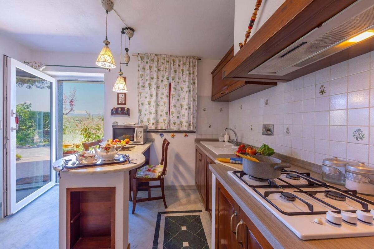 La Casa Fra Gli Ulivi Luxury Apartments With Pool Near Cinque Terre And Tuscany Monte Marcello Bagian luar foto